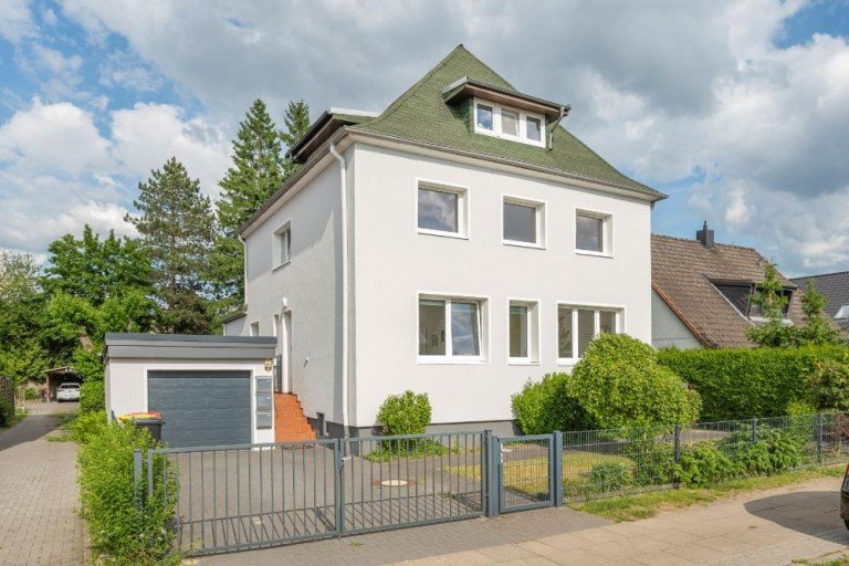  Hamburg Mehrfamilienhaus Mehrfamilienhaus mit drei Wohnungen in Rahlstedt